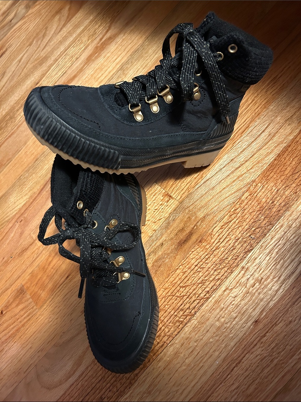 Women’s Black High-Top Lace-Up Casual Boots